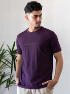 Camiseta Spiral roxa da Greenish, em algodão, com estampa exclusiva e design confortável, ideal para looks casuais.