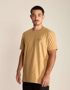 Camiseta Waveriders Co. caqui da Greenish, modelo masculino, estilo casual.