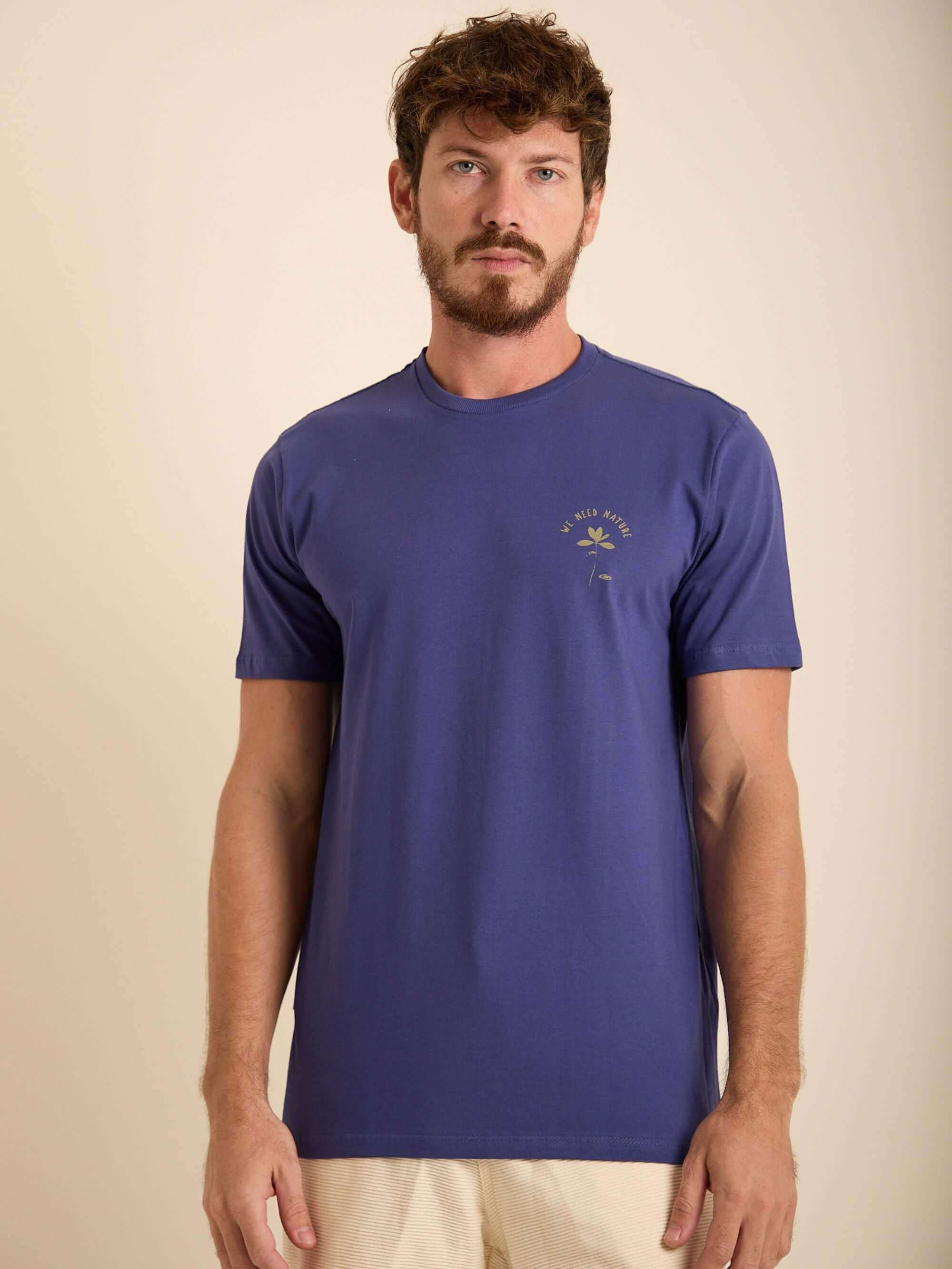 Camiseta Nature Azul Royal da Greenish, feita em 100% algodão, ideal para looks streetwear e confortáveis.