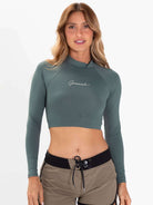 Colete Cropped Basic Verde da Greenish, ideal para atividades aquáticas e proteção UV.