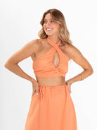 Cropped Cruzado Ellan Laranja da marca Greenish, ideal para looks modernos e confortáveis no dia a dia.