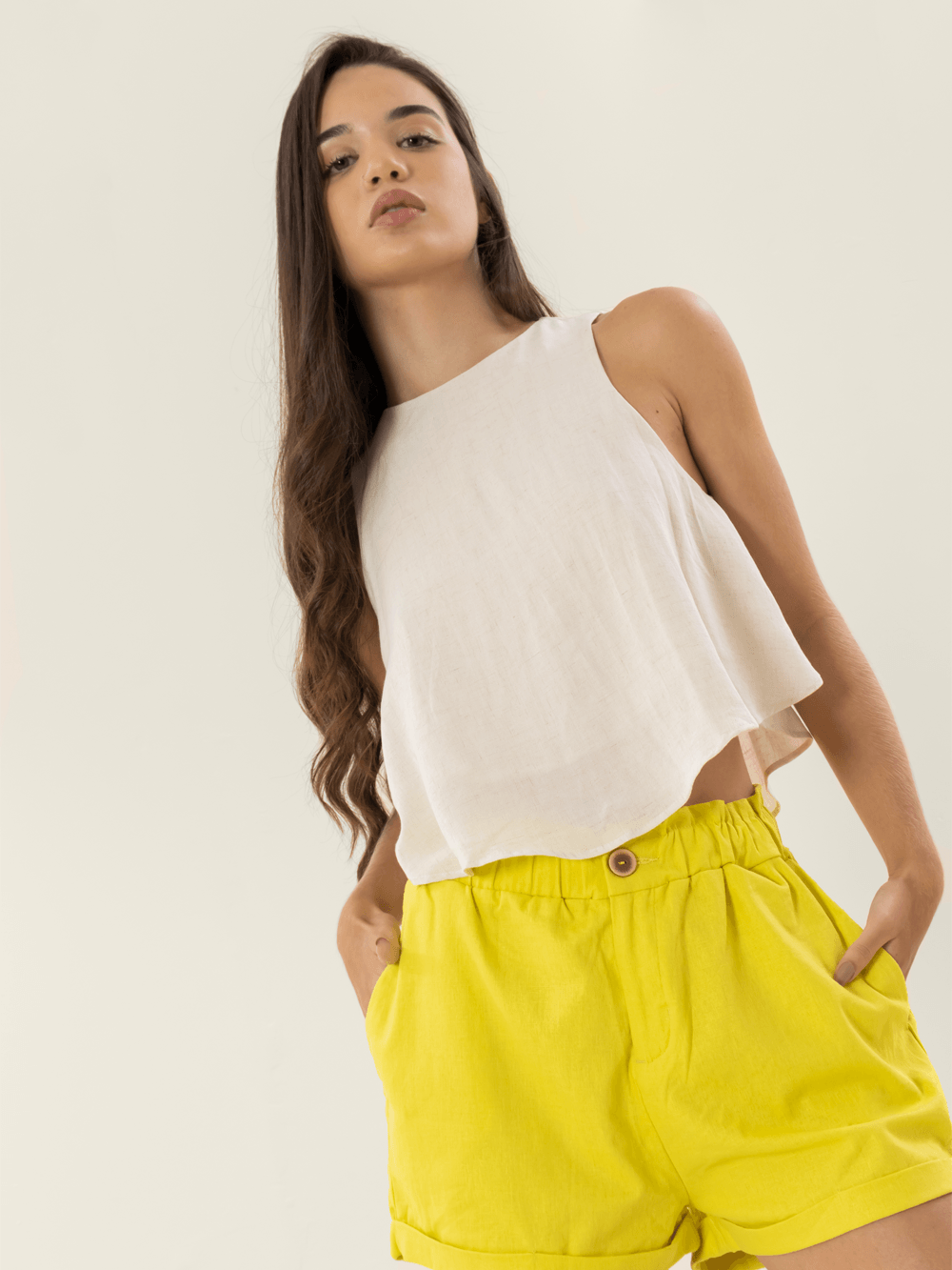 Cropped Pacific off white da Greenish, blusa leve e estilosa para um look verão despojado.