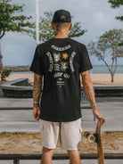 Camiseta Balance Harmony da Greenish, estilo urbano com estampa exclusiva, vista de costas, na cor preta.