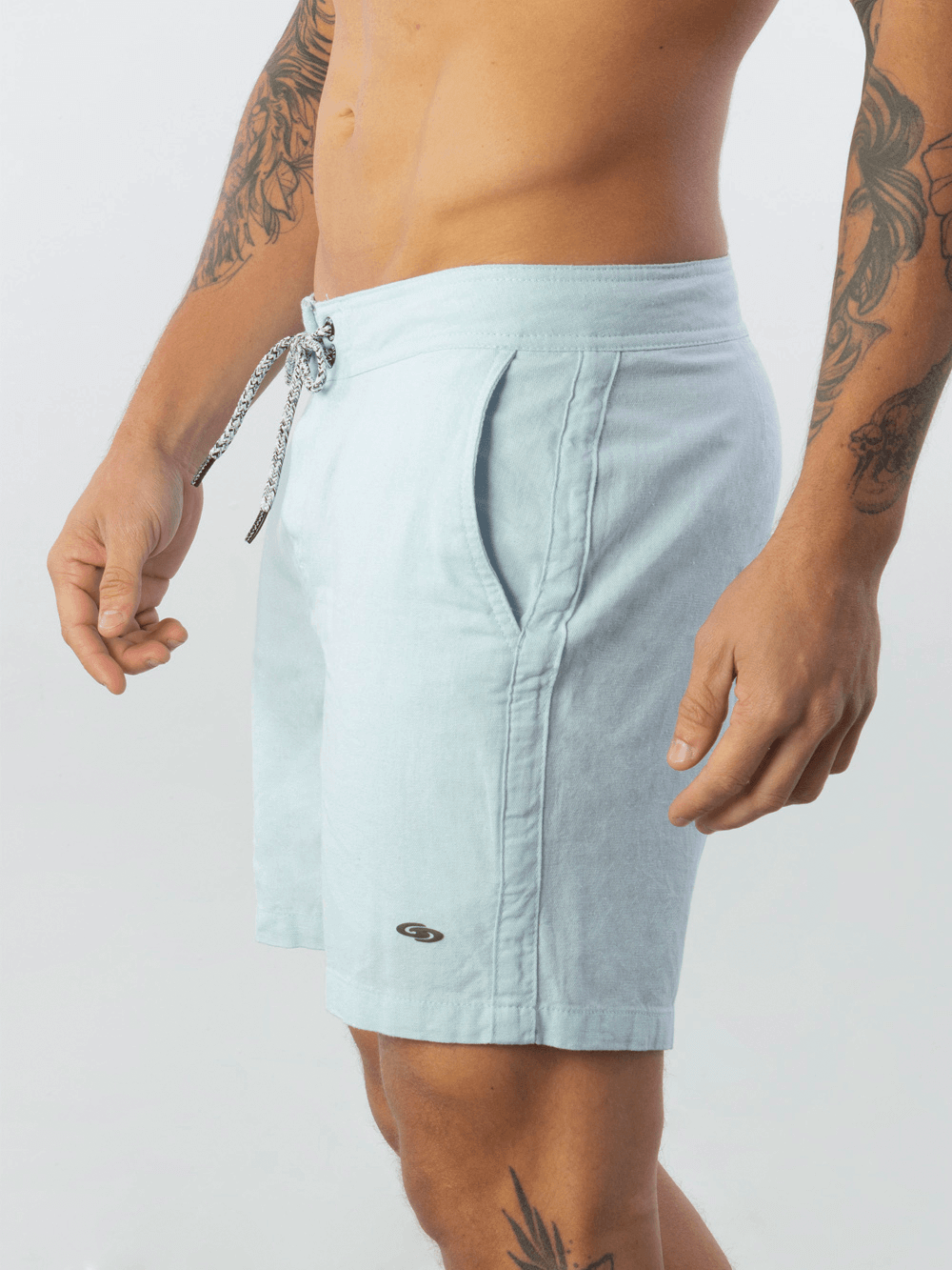 Bermuda linho comfy azul da Greenish, ideal para looks casuais e confortáveis, perfeita para o verão.
