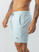 Bermuda linho comfy azul da Greenish, ideal para looks casuais e confortáveis, perfeita para o verão.