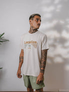 Camiseta Legalize Let's Grow bege da marca Greenish, perfeita para apoiar a causa da legalização.