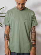 Camiseta Spiral Icons verde da marca Greenish, em modelo clássico, 100% algodão, perfeita para o pós-surf.