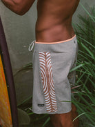 Boardshort Ultralight II Ethnic da Greenish, cinza, confortável e leve, ideal para atividades ao ar livre.