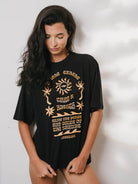 Camiseta oversized preta Inhale da Greenish, com estampa relaxante e mensagem sobre a natureza e o conforto.