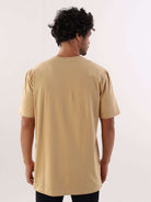 Camiseta Simple Life bege da marca Greenish, com modelagem clássica e caimento perfeito, para conforto diário.