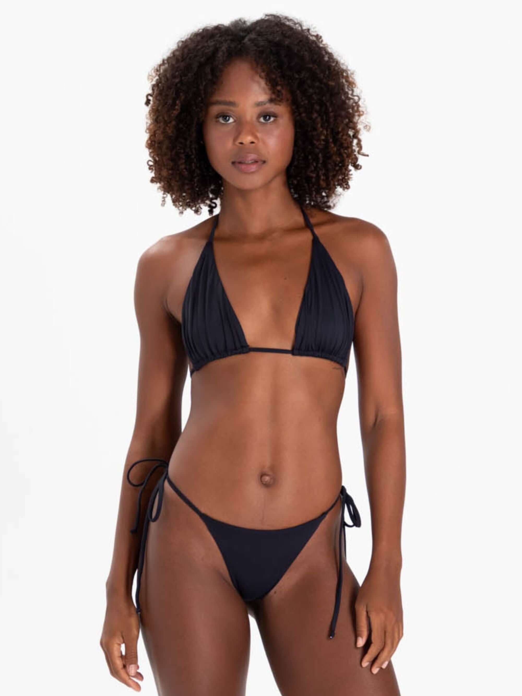 BIQUINI ISA - PRETO da Greenish, moda praia elegante e confortável, ideal para momentos de sol e diversão.