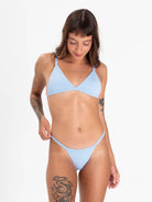 Calcinha biquíni Mayim azul da Greenish, com modelo semifio e costura invisível, para conforto e estilo.