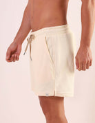 Short Moletom Artisan - Natural, estilo casual vintage, confortável e leve, 52% algodão e 48% poliéster para dias mais leves.