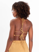 Cropped Anike bege da Greenish, mostrando amarração nas costas, elegante e casual.