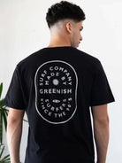 Camiseta Surf Company preta da Greenish, com estampa exclusiva e conforto para o dia a dia.
