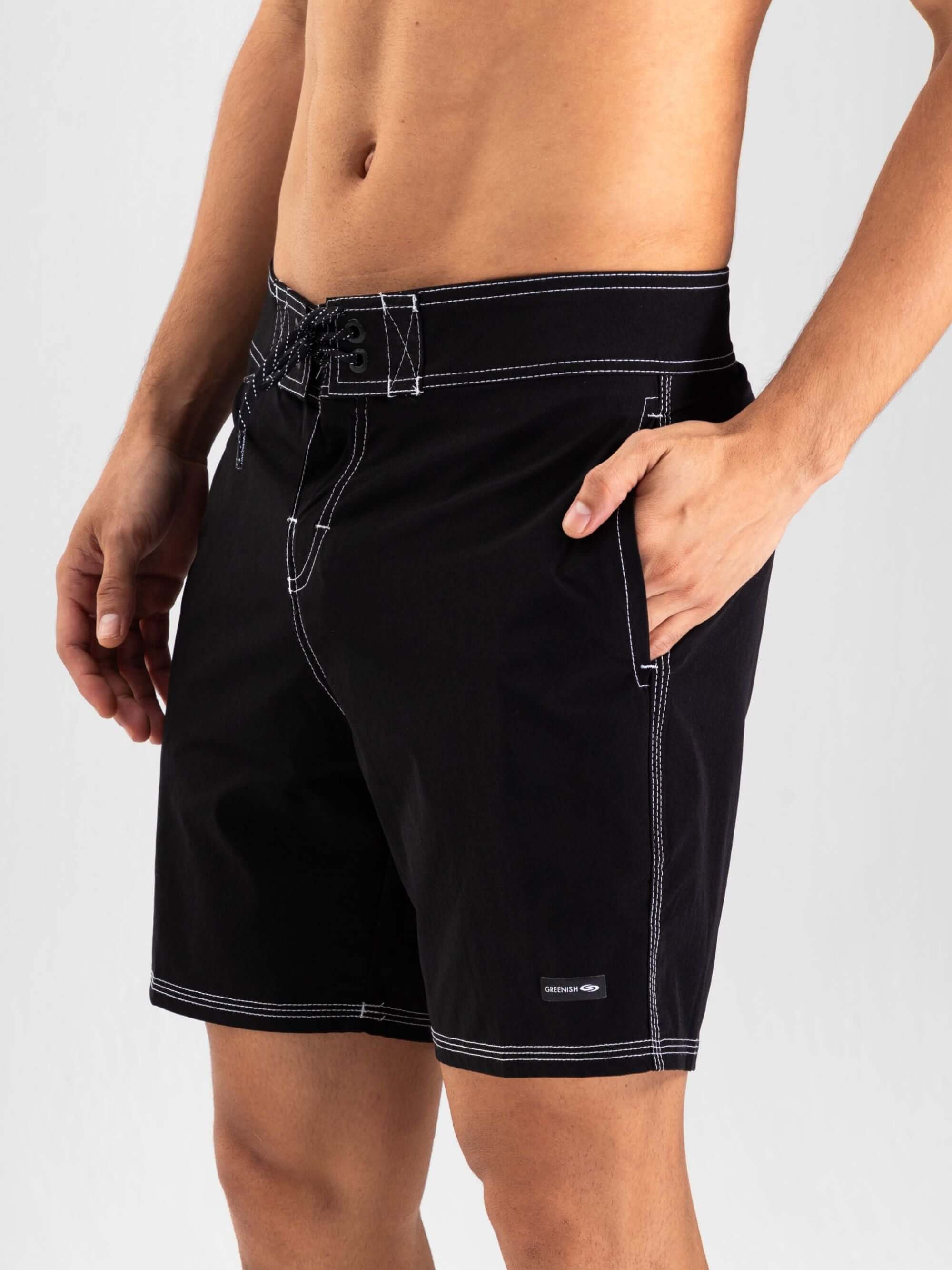 Shorts BOARDWALK VINTAGE LIGHT - PRETO da Greenish, com cós anatômico e bolsos práticos para o dia a dia.