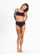 Calcinha Biquíni Jami Active preto da Greenish, modelo cintura alta, conforto e estilo para praia e piscina.