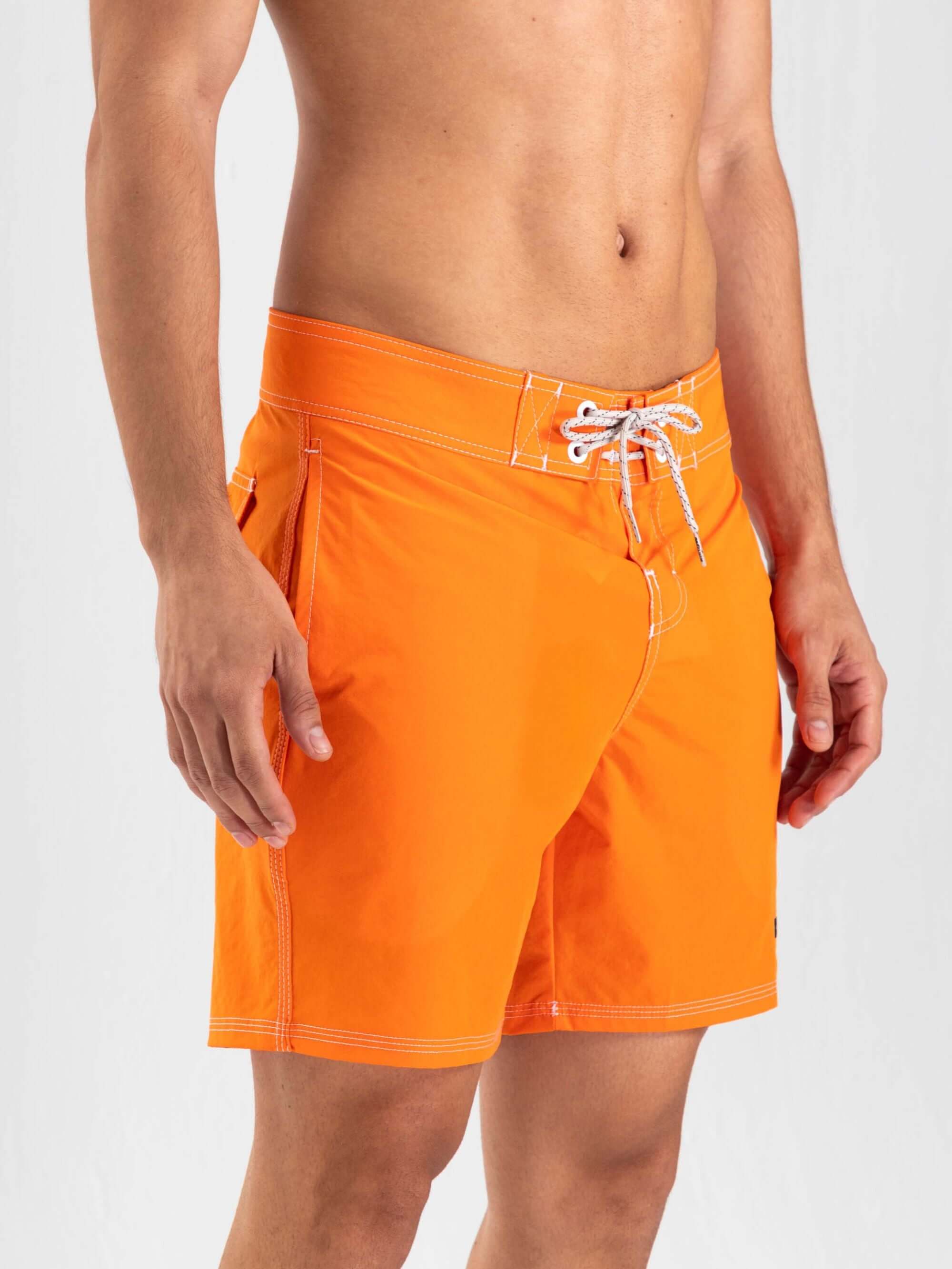 Calção laranja Vintage Light da Greenish com cós duplo e bolso, ideal para o dia a dia.