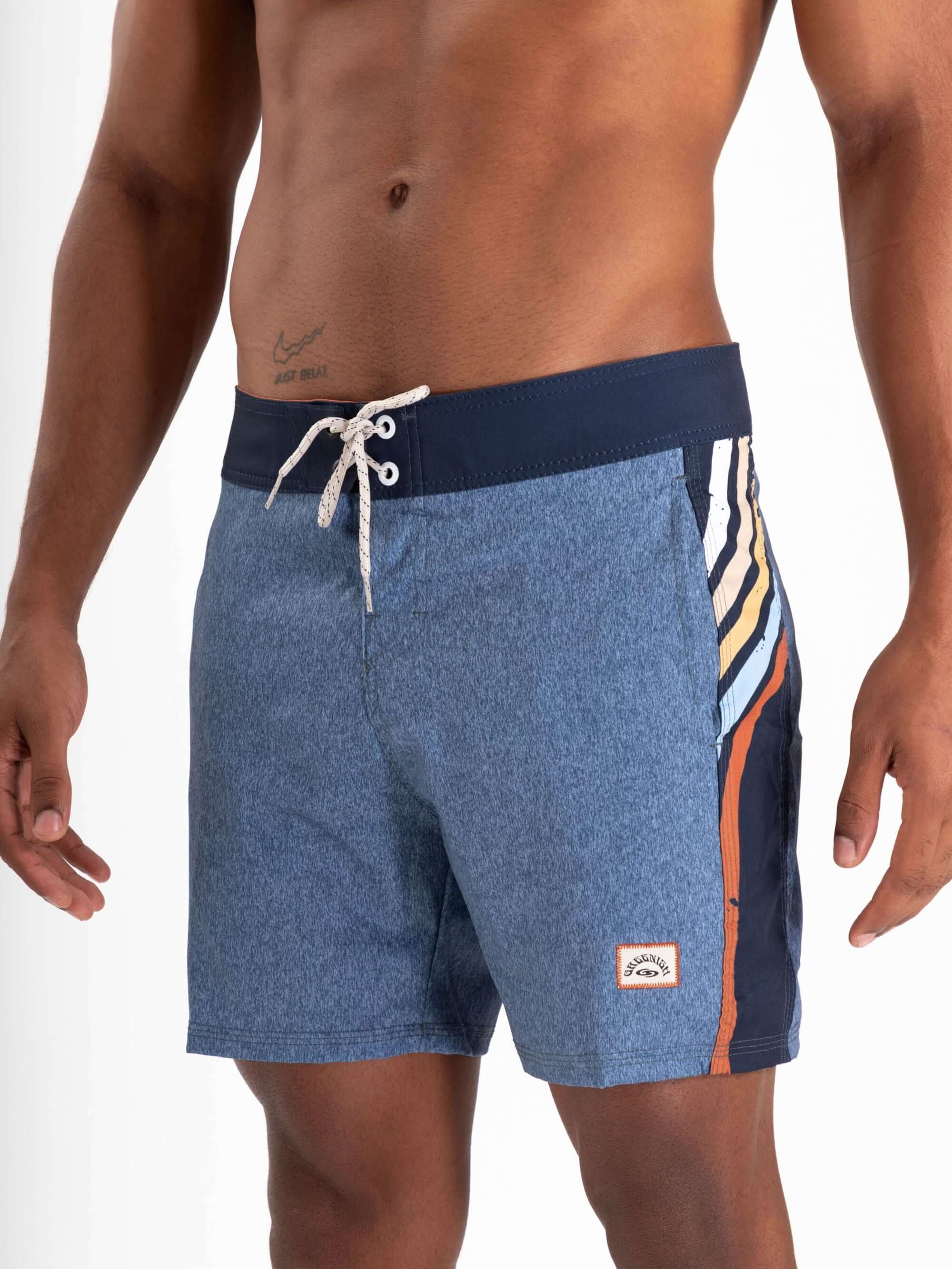 Boardshorts Greenish BOARDWALK NATURAL MOVEMENT AZUL com estampa exclusiva e tecnologia total stretch.