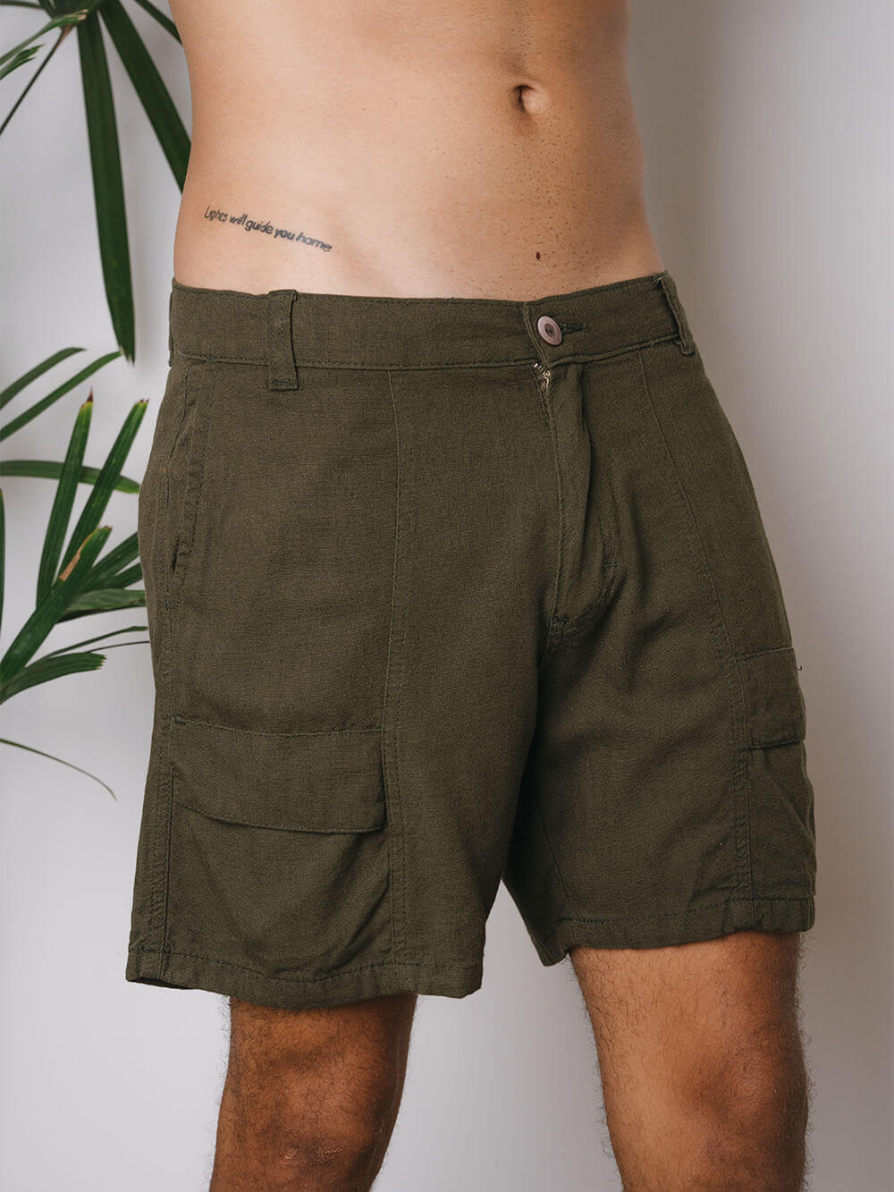 Bermuda Vintage Tingida caqui da Greenish, estilo casual e confortável, perfeita para o verão.