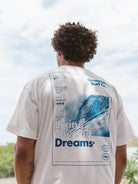 Camiseta oversized Big Riders da Greenish com estampa 'Living The Surf Dreams' em cor off white.