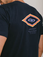 Camiseta Summer Diamond Greenish azul marinho com estampa Tropical Paradise, perfeita para conforto e estilo.