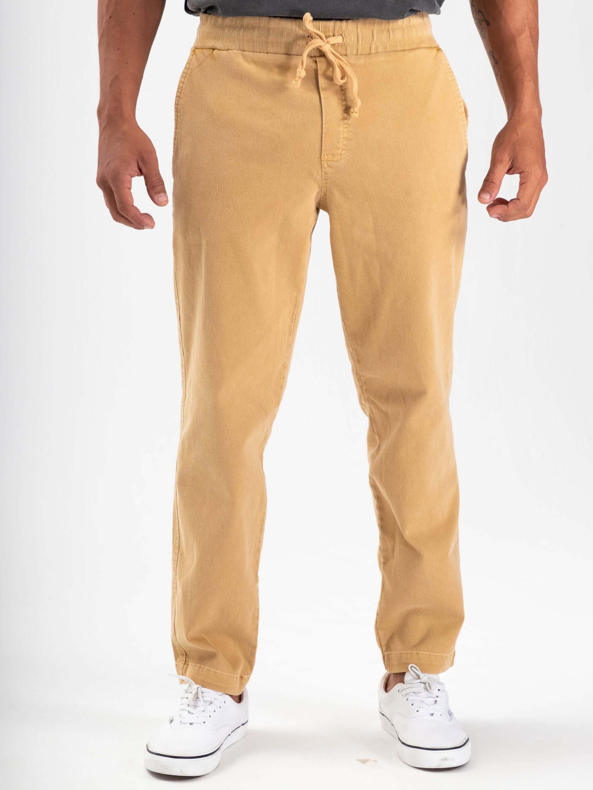 Calça Rio Stone Amarelo da Greenish, modelo jogger cargo com conforto e estilo moderno.