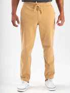 Calça Rio Stone Amarelo da Greenish, modelo jogger cargo com conforto e estilo moderno.