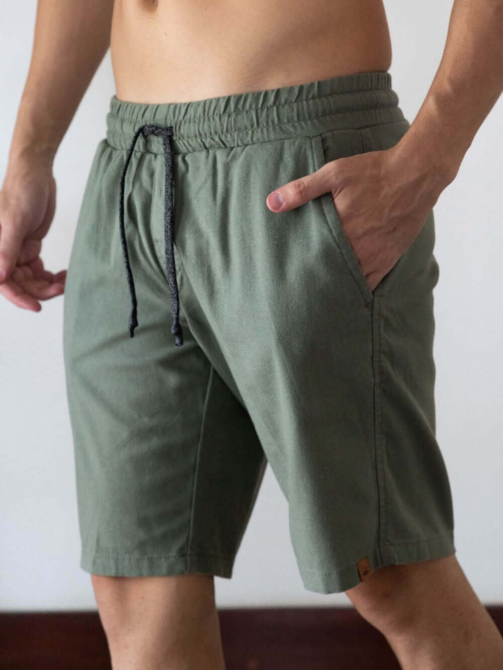 Bermuda Relax Blend Verde da Greenish, conforto e estilo para dias quentes.