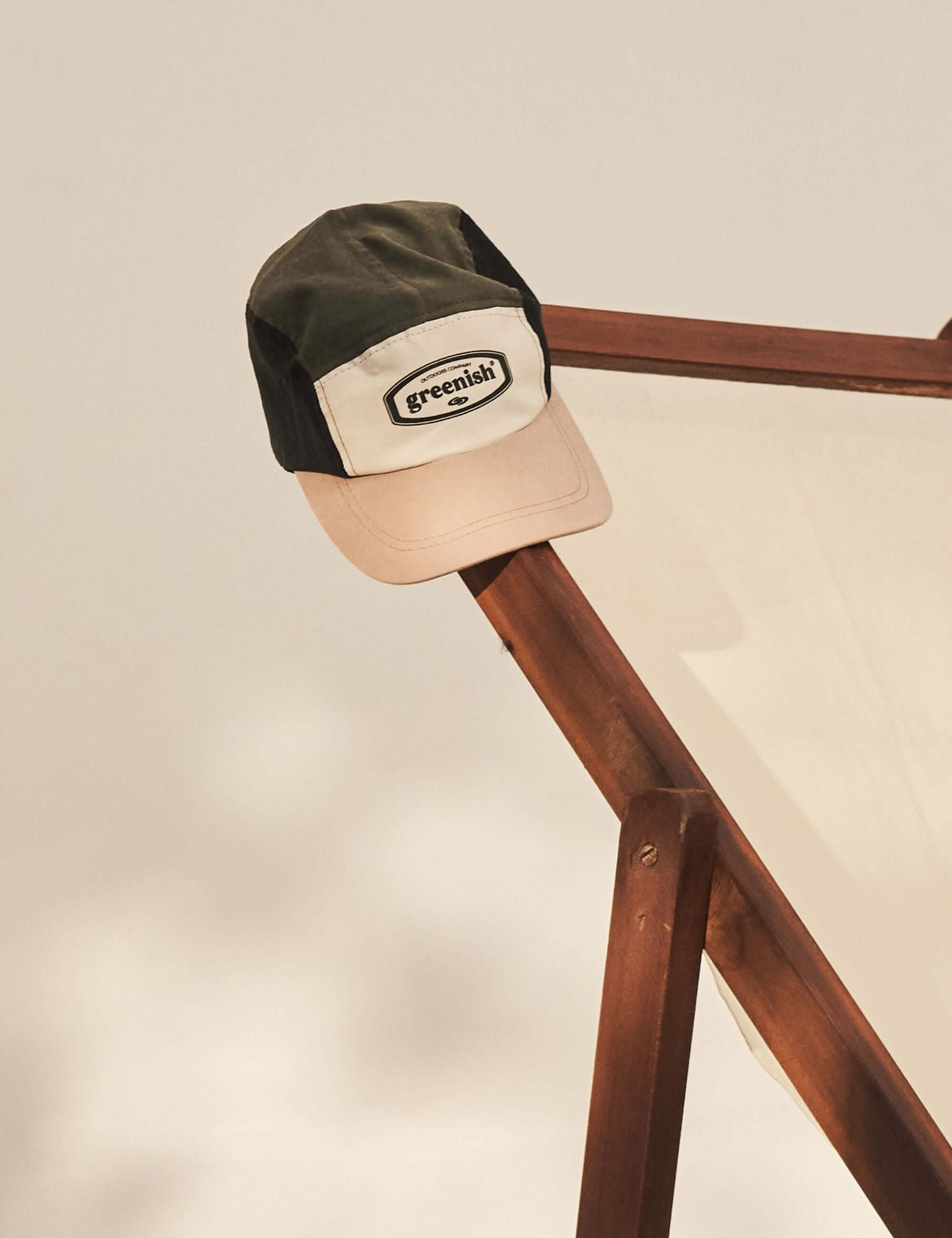 Alt Tag: Bone Green Outdoors Co. - Areia boné Greenish leve, resistente e confortável com aba curva contraste e silk frontal em relevo