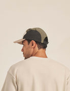 Alt Tag: Bone Green Outdoors Co. - Areia boné Greenish leve, resistente e confortável em tons areia e verde, aba curva e acabamento premium