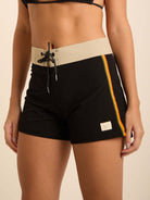 Boardshorts Greenish GRNSH Preto com design moderno e confortável, ideal para a praia e versatilidade no dia a dia.