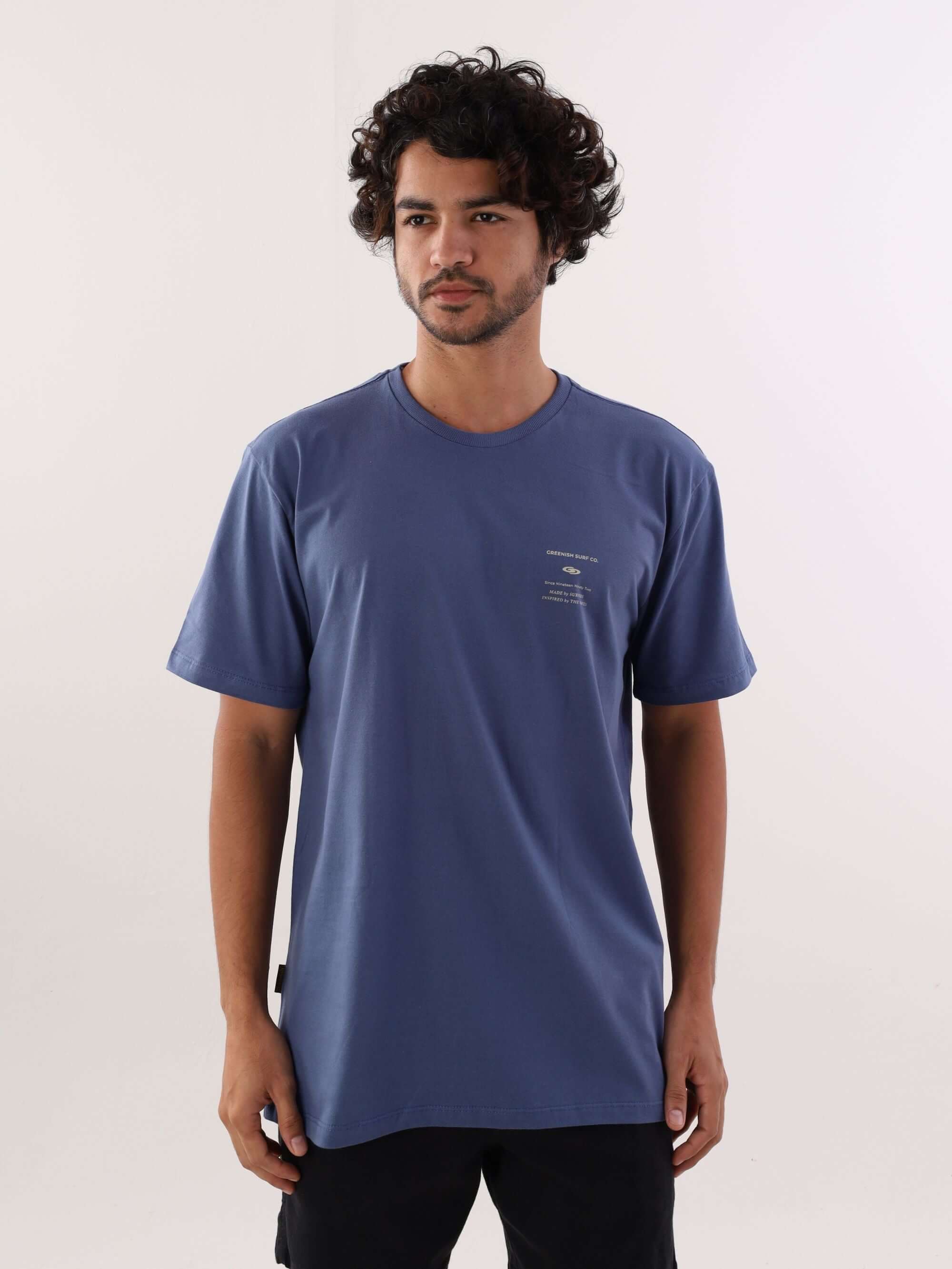 Camiseta Turn and Go azul índigo da Greenish, estilo moderno e confortável, ideal para o dia a dia.
