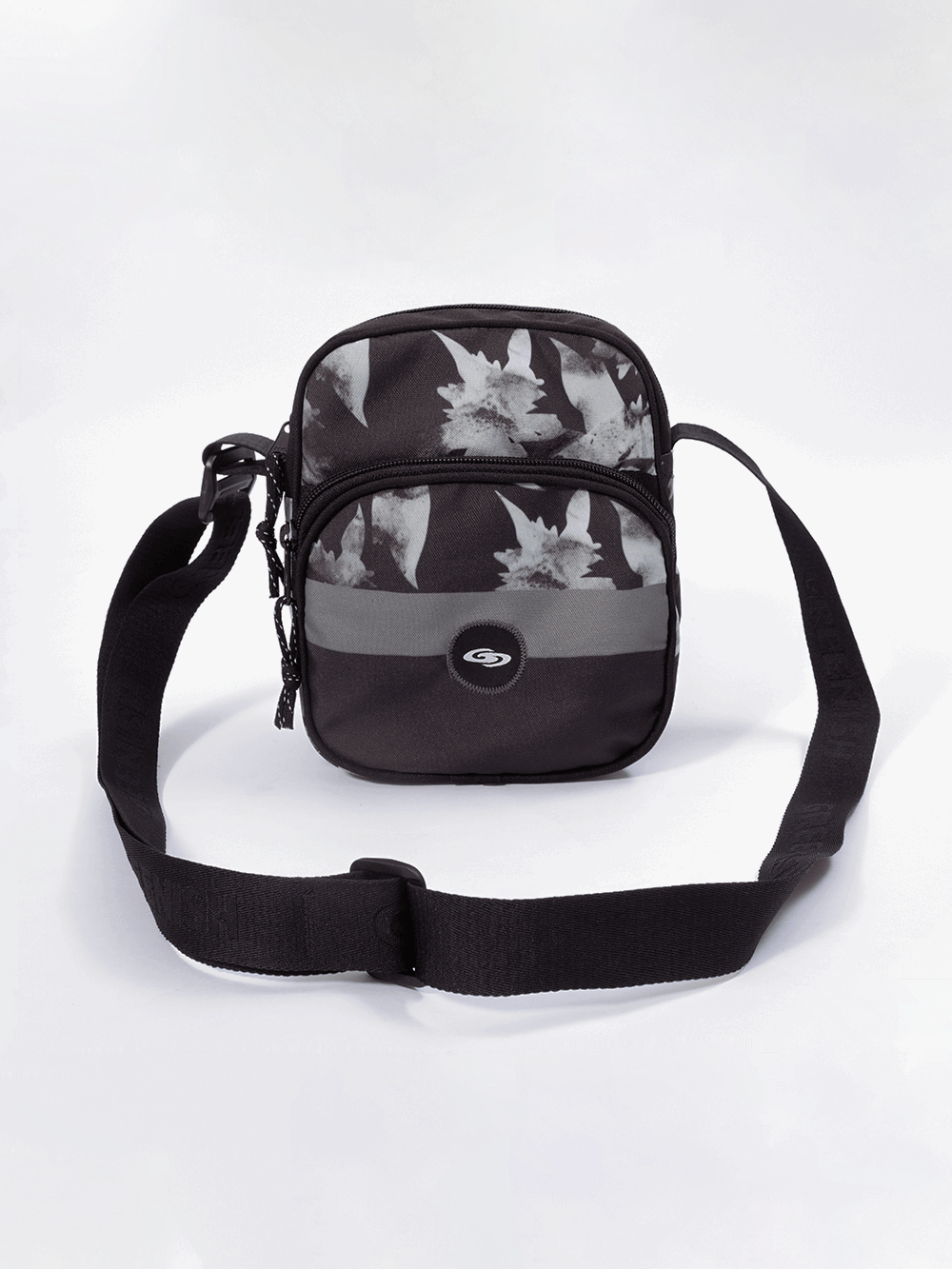 Stylish BAG METAFLOWERS - PRETO by Greenish, featuring a unique floral design in black and white, perfect for any casual outing.