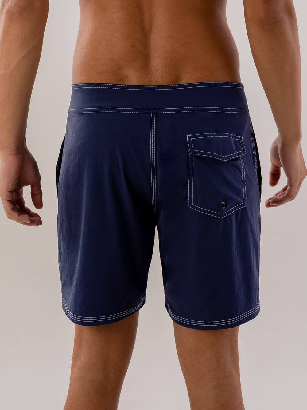 Shorts Vintage Light Azul Marinho da Greenish, com bolso traseiro e caimento confortável ideal para o dia a dia.