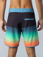 Greenish BOARDSHORT GRADIENT BLOCK - PRETO, back view showcasing vibrant gradient colors from black to green and orange.