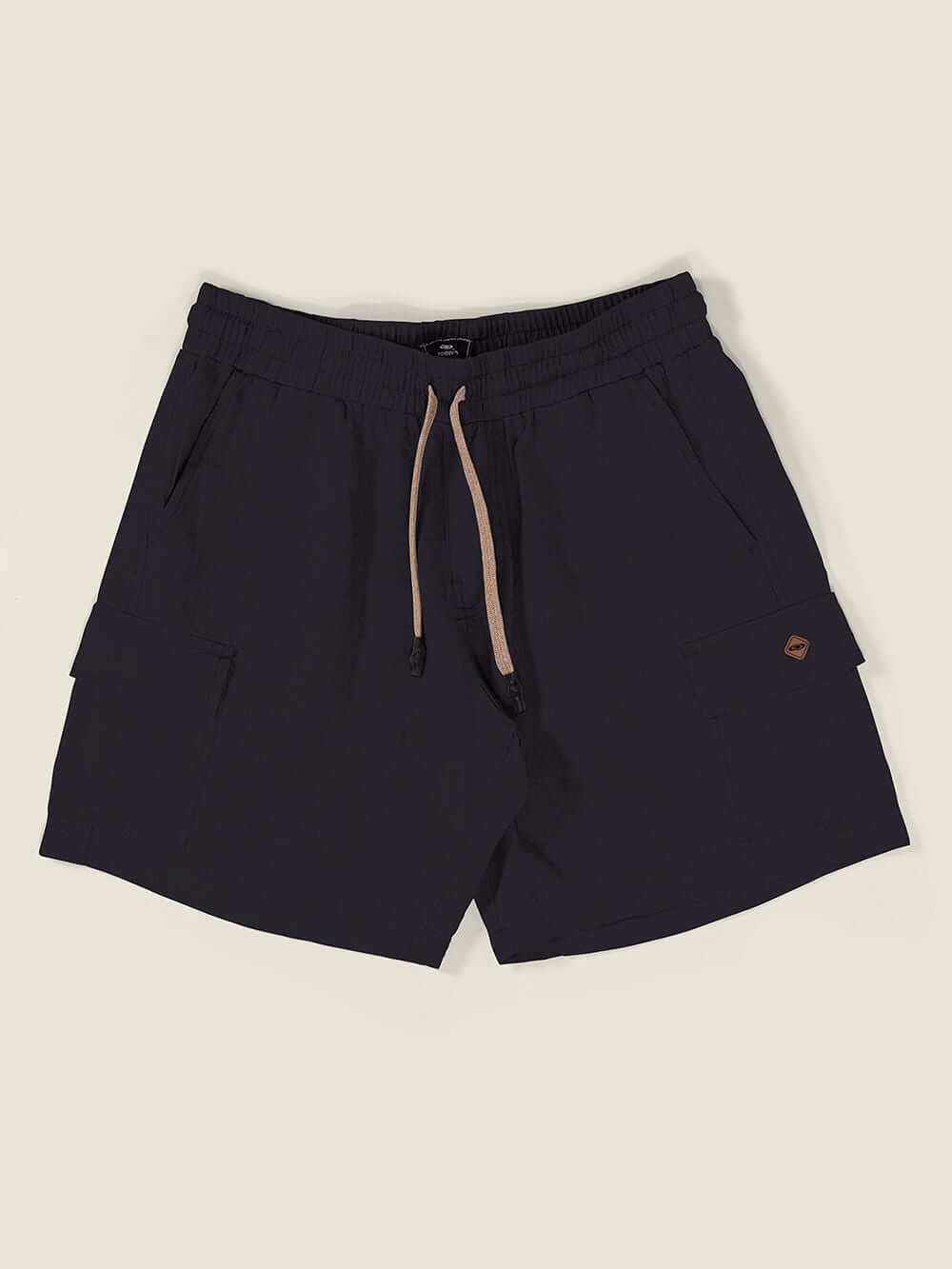 Bermuda cargo vintage na cor preta da marca Greenish, ideal para conforto e estilo no verão.