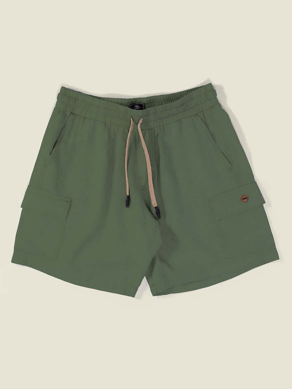 Bermuda Linho Vintage Cargo Verde da Greenish, ideal para dias quentes e estilos casuais. Conforto e estilo em cada detalhe.