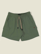 Bermuda Linho Vintage Cargo Verde da Greenish, ideal para dias quentes e estilos casuais. Conforto e estilo em cada detalhe.