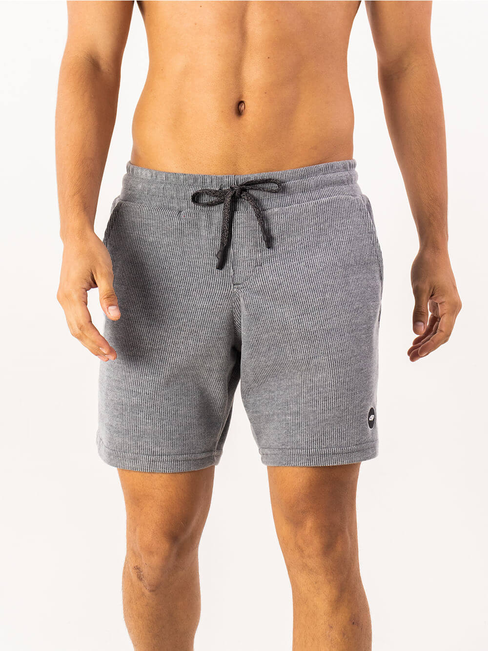 Bermuda Tricot Heaven Azul Marinho da Greenish, composição 55% poliéster, 45% algodão, com bolsos e etiqueta padrão.