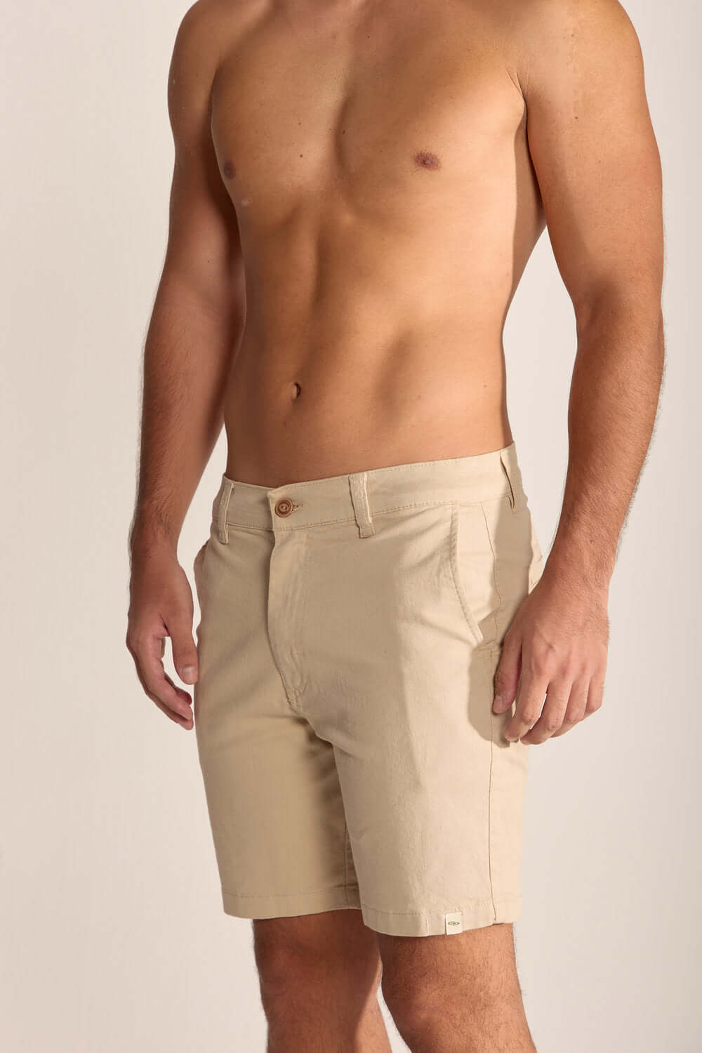 Bermuda Sarja Chino Areia da Greenish, estilo urbano e confortável, ideal para lazer e atividades ao ar livre.