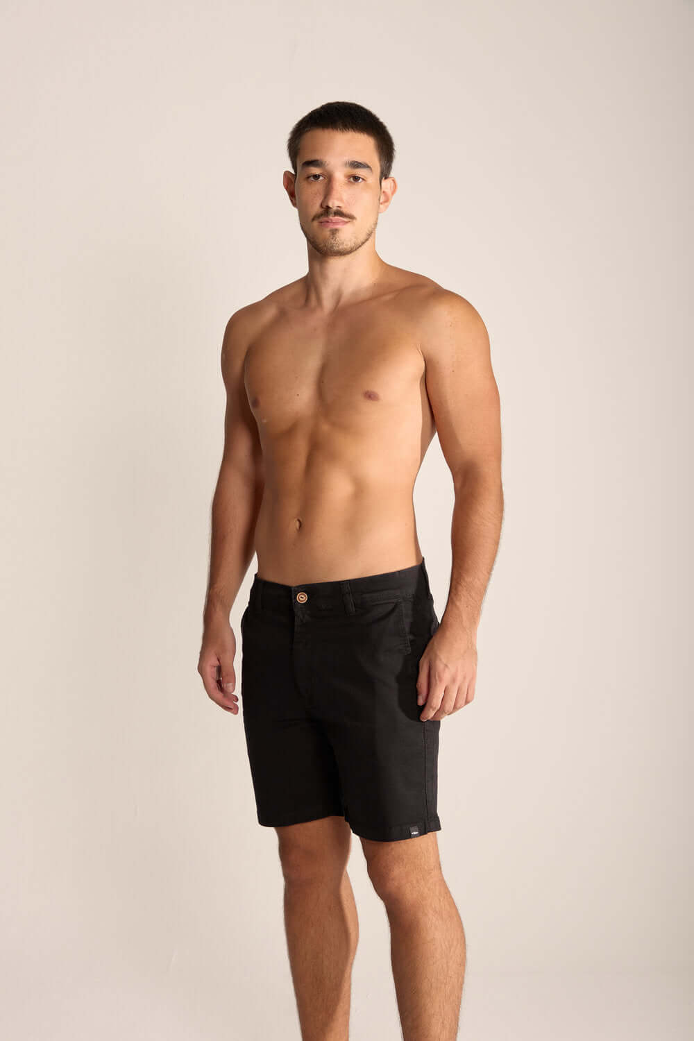 Bermuda Urban Preto da Greenish, estilo urbano e conforto para todas as ocasiões, modelagem vintage.