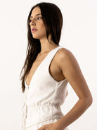 Blusa Tiemi da Greenish, com corte sofisticado e toque macio, ideal para looks modernos e confortáveis.