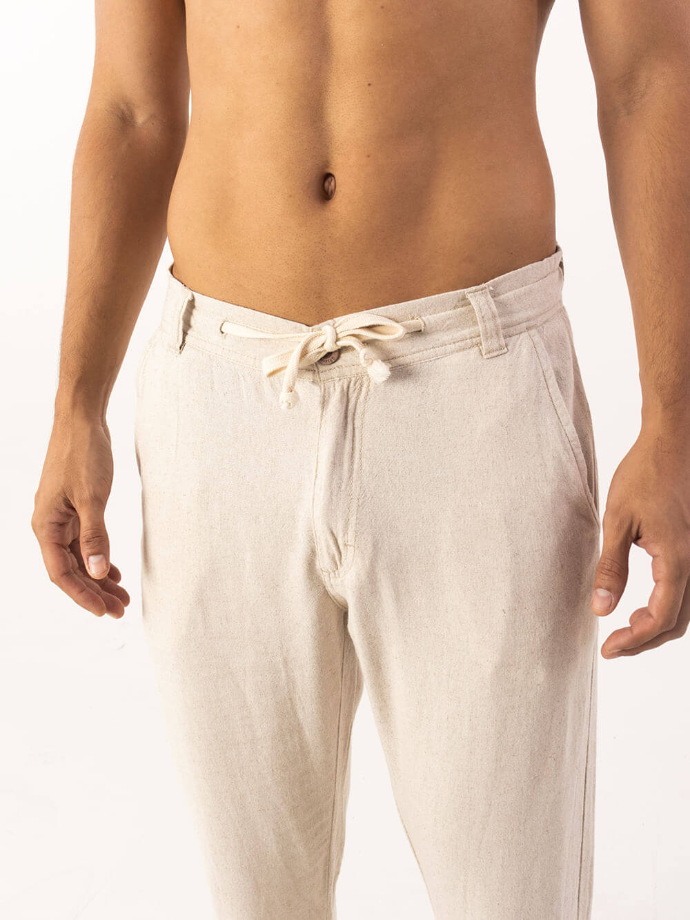 Calça Linen Relax da Greenish em linho natural, confortável, com cós elástico e cadarço, ideal para o dia a dia.