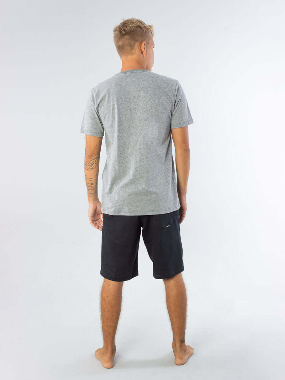 Camiseta vintage stripes mescla da Greenish, vista traseira, com modelagem clássica e conforto ideal.