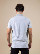 Camisa Polo Retilinea mescla da marca Greenish, vista de costas, ideal para looks casuais e confortáveis.