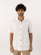 Camisa botão Ridge off white da Greenish, modelo com botões e corte moderno, ideal para looks casuais.