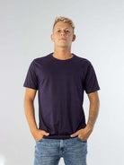 Camiseta Pima Cotton ultra conforto azul marinho da Greenish, ideal para uso diário e fácil de manter.