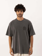 Camiseta oversized Chumbo da marca Greenish com estampa Vintage Sun, ideal para looks streetwear.