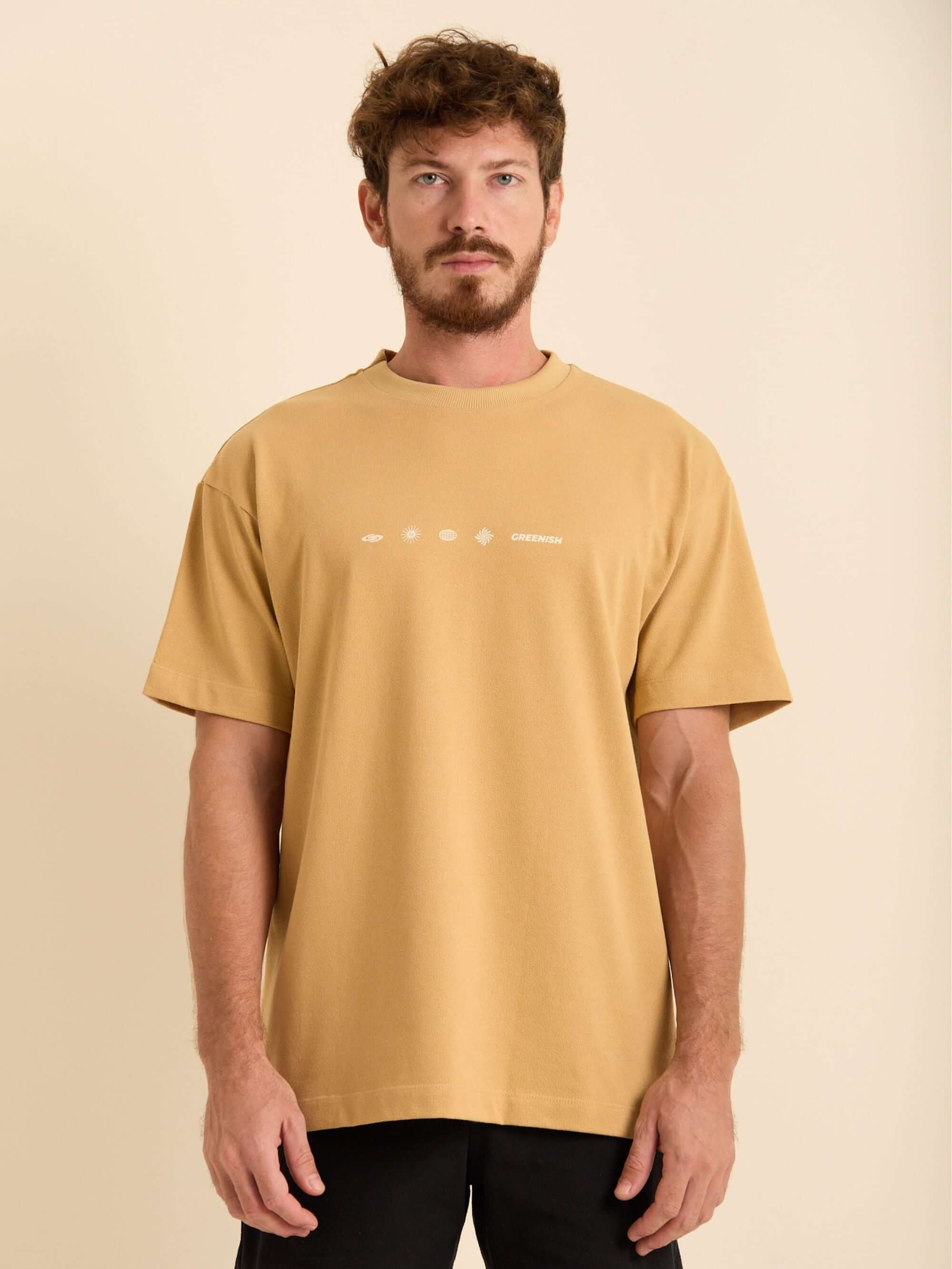 Camiseta oversized Nature da Greenish na cor caqui, com print minimalista, ideal para o dia a dia.
